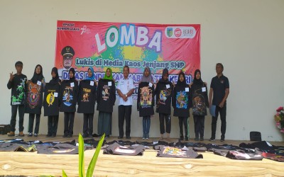 Juara Harapan 1 Lomba Melukis di Media Kaos